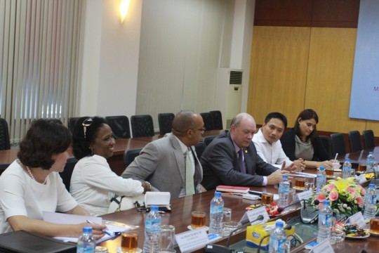 BỘ TRƯỞNG BỘ NGOẠI THƯƠNG VÀ ĐẦU TƯ NƯỚC NGOÀI CỘNG HÒA CUBA CÙNG ĐOÀN ĐẠI BIỂU LÀM VIỆC TẠI HANEL