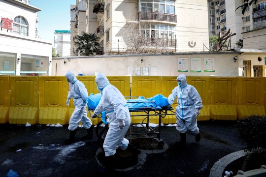 THE GUARDIAN: TẠI SAO ĐẾN BÂY GIỜ WHO MỚI TUYÊN BỐ COVID-19 LÀ ĐẠI DỊCH, CHUYÊN GIA NÓI BAO GIỜ CÓ VACCINE VÀ CẦN PHẢI CHUẨN BỊ GÌ CHO ĐIỀU ĐÓ?